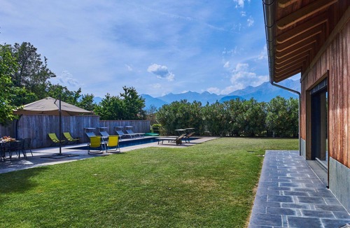 Colico Piano Villa | Beautiful private villa with hot tub, WIFI, private pool, A/C, TV, patio and pets allowed