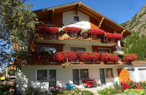 Saas Grund Apartment | Berg-Idyll Appartement/Fewo 6-Bettwohnung by Interhome