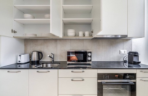Seebach Apartment | Blueground | Seebach, washer, nr Zürich Zoo