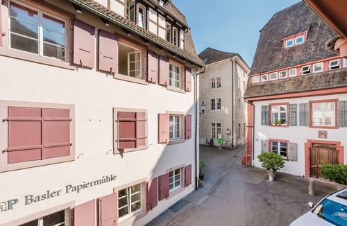 Basel City Centre Apartment | Blueground | Vorstädte, w/d, furniture & decor