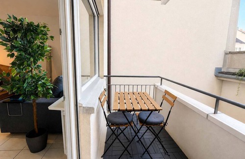 Biel Apartment | book2stay: Apartment 2.5-room Biel