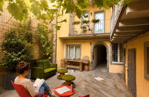 Citta Bassa Apartment | Borgovivobg Apt1 Stylish Apartment + Courtyard Sleeps 4 Bergamo Center