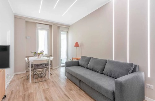 Crescenzago Apartment | BOTTE13: Modern Two-Room Apartment Near the Subway