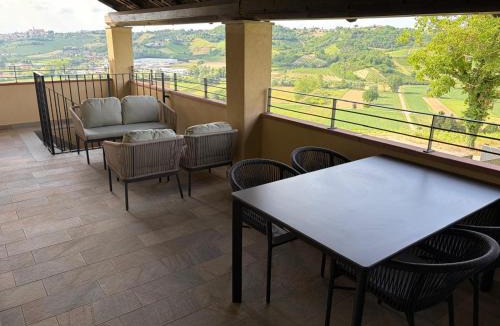 Montegrosso dʼAsti Apartment | Bricco 23 - Terrazza panoramica e hammam
