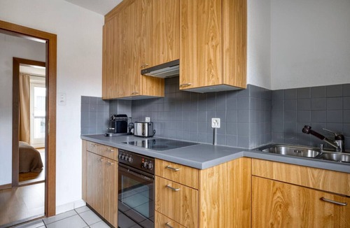 Wipkingen Apartment | Bright 2-BR in Wipkingen — balcony, garden & tram nearby
