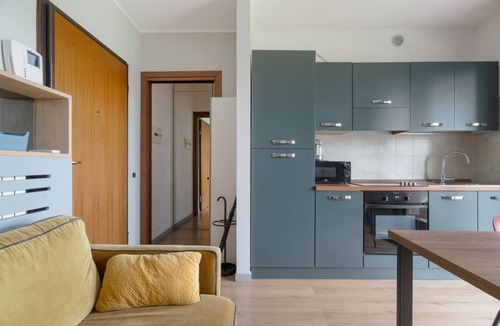 Affori House | Bright 41m2 studio apartment, ideal for 2 people, located on the third floor of a building with lift.The accommodation is located in a quiet residential area, known for its direct view of the Parco Nord Milano.Served by the Milano Bruzzano FN station (su
