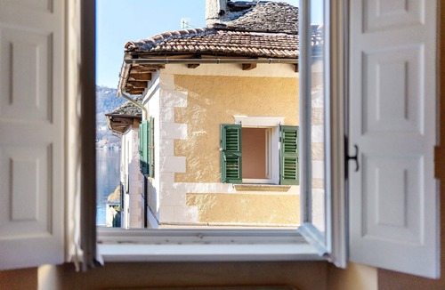 Orta San Giulio Apartment | ‘Cabianchi Royal Suite’ Apartment with Lake View, Balcony and Wi-Fi