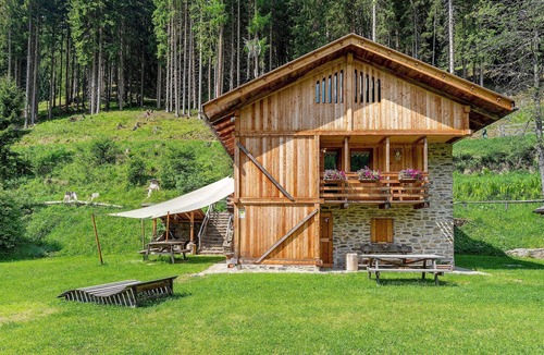 Rabbi Apartment | 'Camera Castel Pagan' with Mountain View and Garden