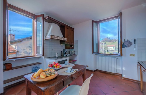 Leggiuno House | Casa al Castello in Leggiuno with Garden, Leggiuno, Italy