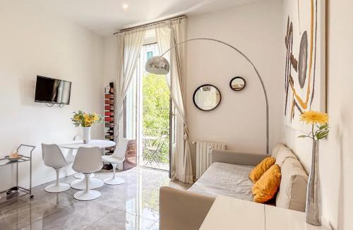 Tre Torri Apartment | Casa Alberto da Giussano, elegante bilocale in centro con balcone sul parco