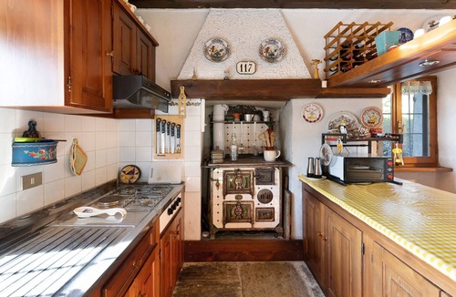 Crevoladossola House | Casa Alpinone: rustic independent country house with private garden and orchard