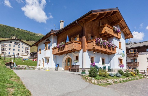 San Rocco Apartment | Casa Azzurra with Mountain View, Wi-Fi, Balcony and Garden