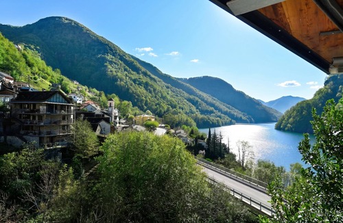 Vogorno Ski Chalet | Casa Carla 1with Lake View, Vogorno, Switzerland
