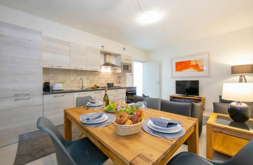 Peschiera del Garda Apartment | Casa dei Quadri - Lake View Apartment with Balcony, Peschiera del Garda, Italy