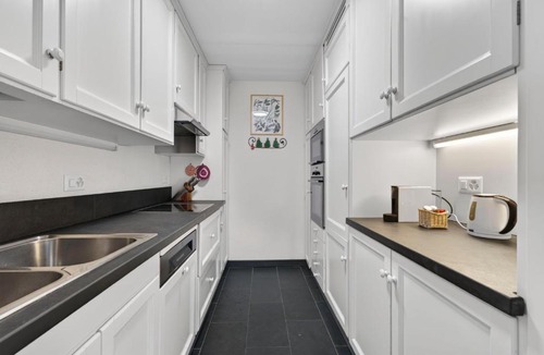 La Punt-Chamues-ch Apartment | Casa elegante, vista panoramica, 4 camere, Chesa Saura
