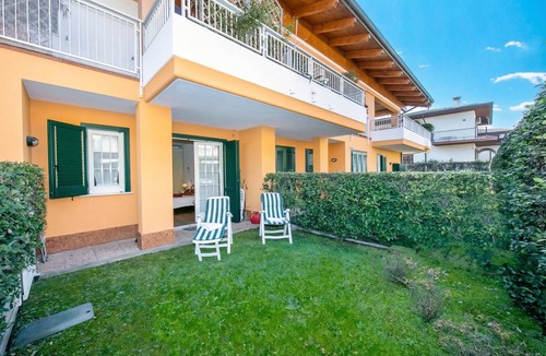 Colombare Apartment | Casa Emma with Pool, Garden and Garage, Sirmione, Italy