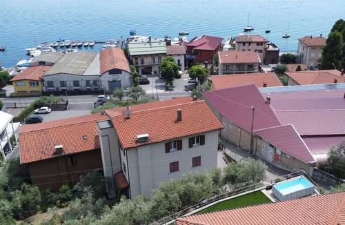 Predore Apartment | CASA RITA VACATION HOME: FREE PARKING, GARDEN WITH BARBECUE, AND TERRACES - TOP CLASS