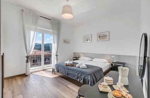 Gemonio Villa | Casa Tramonti: Mountain-View with Terrace Dining - Happy Rentals