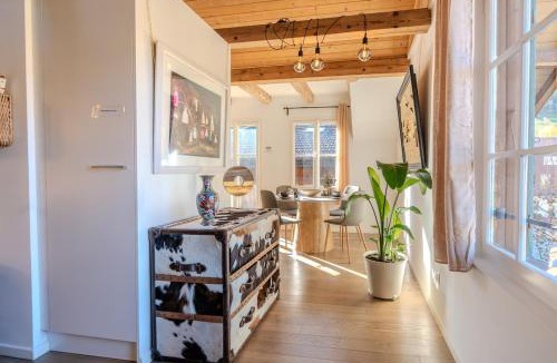 Zweisimmen Apartment | Central City Apartment 2 with Mountain View