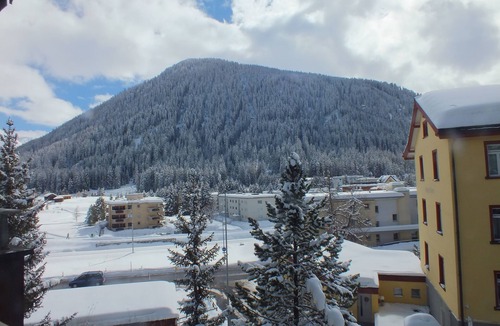 Meierhof Apartment | Central Moutain-View Apartment on the golf course