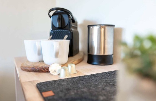 St. Gallen Apartment | Central St. Gallen Studio (brown): Fast WiFi & kitchen for shared use
