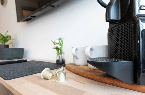 St. Gallen Apartment | Central St. Gallen Studio (yellow): Fast WiFi & kitchen for shared use