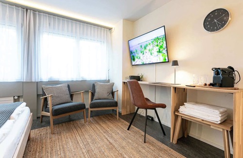 St. Gallen Apartment | Central St. Gallen Studio (green): Fast WiFi & kitchen for shared use