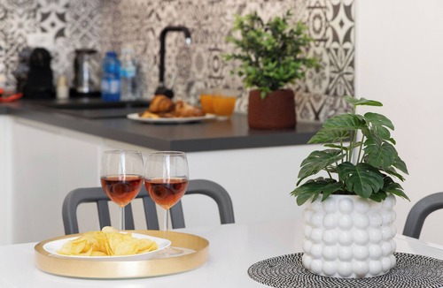 Cernusco sul Naviglio Apartment | Cernusco: M2 Metro to Milan/San Raffaele Wi-Fi fast air conditioning N1