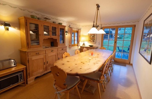Arosa Apartment | Chalet Güetli Ferienhaus, Dusche und Bad, WC, 10-Bettwohnung by Interhome
