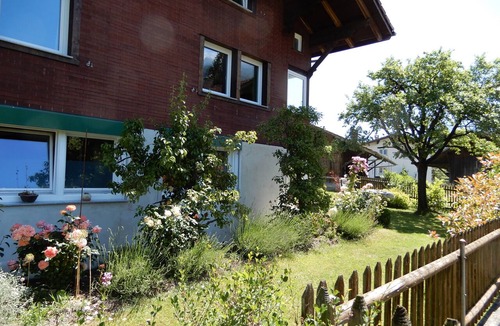 Brienz Apartment | Chalet Herenhuet 1 - Beautiful Garden Apartment Near Lake Brienz