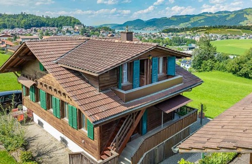 Spiez Apartment | Chalet In The Countryside Kitchen Parking Lot