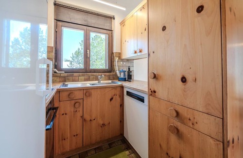 Arosa Apartment | Chalet Marmotta 2 by Arosa Vacations Ferienhaus, Dusche und Bad, WC, 3 Schlafräu by Interhome