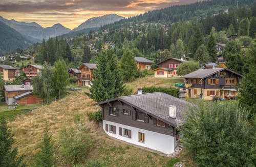 Riddes Ski Chalet | Chalet Nicolas - Five Bedroom Chalet, Sleeps 12