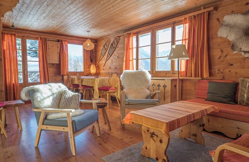 St. Luc Ski Chalet | Charmant chalet individuel situé dans le bas du village de St-Luc, idéal pour 4 à 6 personnes. Avec