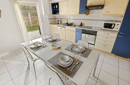 Cournillens Apartment | Charming duplex with a shared pool