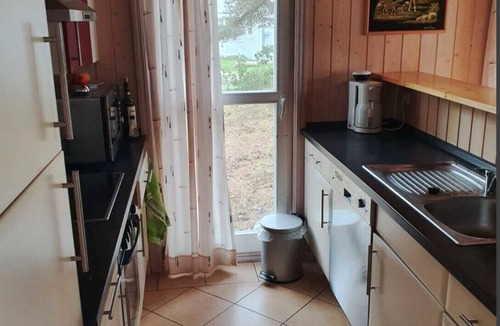 Gohren House | Charming vacation home Hus Utkiek 226 in Baabe. Pure relaxation in the sauna or hot tub. Seasonal beach chair for relaxing days at the beach. Insect screens for carefree summer evenings