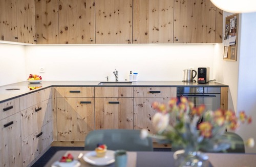 Engadin Scoul Apartment | Chasa Stradun 203A – Centrally Located 1-Bedroom Apartment with Balcony and Fireplace in Scuol