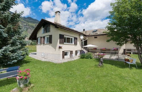 Sils-Maria Apartment | Chesa Lagrev 1 – Spacious Apartment with Fireplace & Terrace