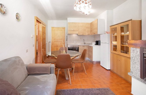 Isolaccia Apartment | ‘Cima De’ Piazzi 2’ Apartment with Mountain View, Balcony, and Wi-Fi