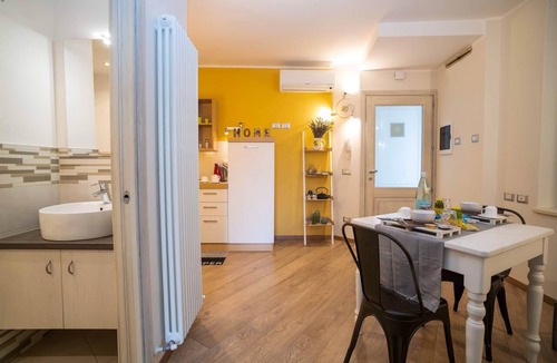 Citta Alta House | Colleoni 20. Standard Apartment. Apartment located in the Upper Town, at Via Colleoni 20.