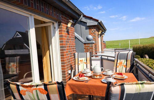Horumersiel Apartment | Comfortable accommodation Roter Sand - right on the beach with WLAN & balcony
