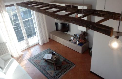 San Fermo della Battaglia Apartment | Como Ricky Apartment with Terrace & Green Area, Parking Nearby
