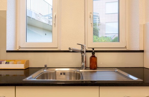 Horgen District Apartment | Cosy 2-BR with balcony & parking · Kilchberg