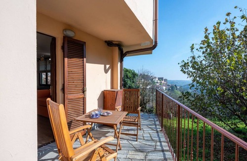 Castagnole Monferrato Apartment | Cosy apartment for 3 people with A/C, WIFI, pool, TV and balcony