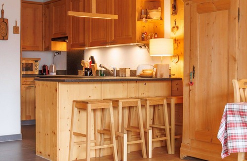 Champery Apartment | Cosy apartment for 4 people with WIFI, TV, balcony and panoramic view