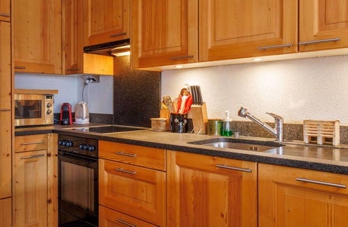 Champery Apartment | Cosy apartment for 4 people with WIFI, TV, balcony and panoramic view