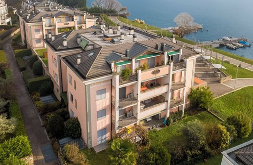 Sarnico Apartment | Cosy apartment for 4 guests with WIFI, A/C, TV and terrace
