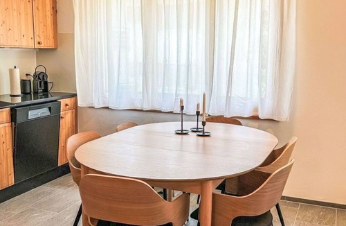 Laax Apartment | Cosy apartment for 4 guests with WIFI, TV, balcony, pets allowed and panoramic view