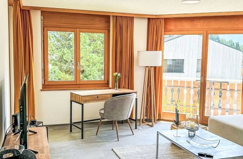 Laax Apartment | Cosy apartment for 4 guests with WIFI, TV, balcony, pets allowed and panoramic view