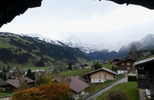 Lenk Apartment | Cosy apartment for 4 guests with TV, balcony and pets allowed